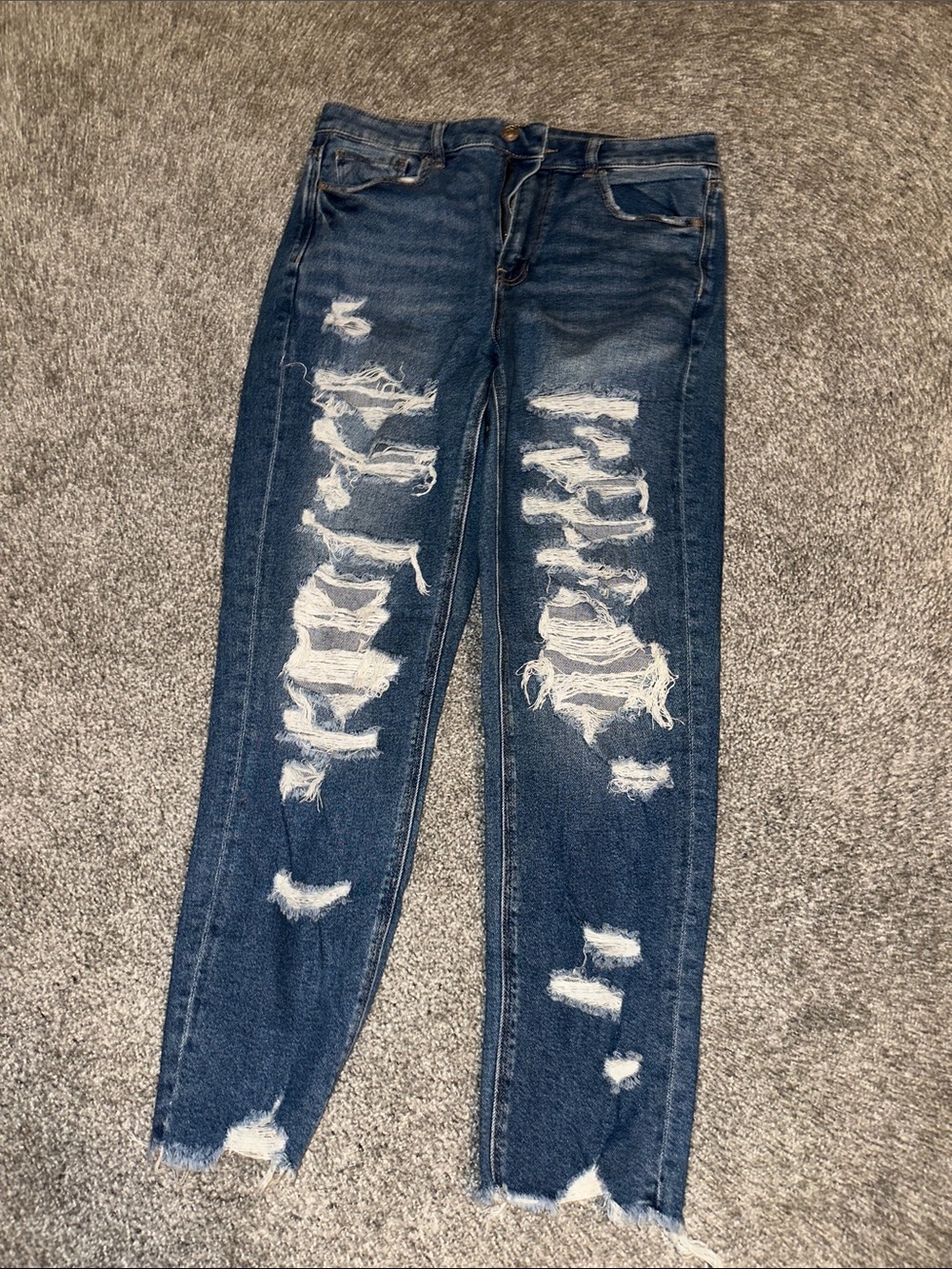 AMERICAN EAGLE Distressed Dark Blue Women’s Mom jeans